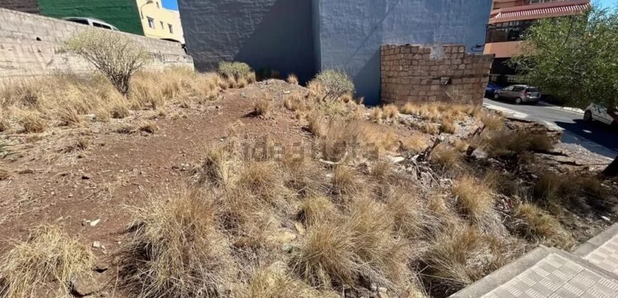 Terreno en venta en Calle Trepadora