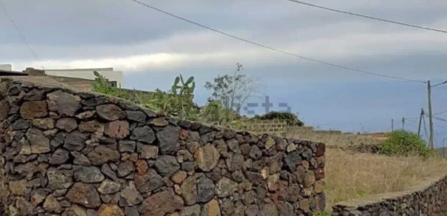 Terreno en venta en Calle la Carrera